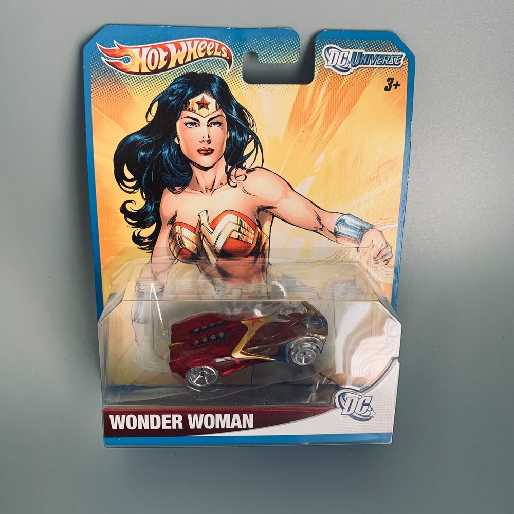 Hot Wheels DC Universe Wonder Woman Character Car Diecast 1:64 W4514 2011 New